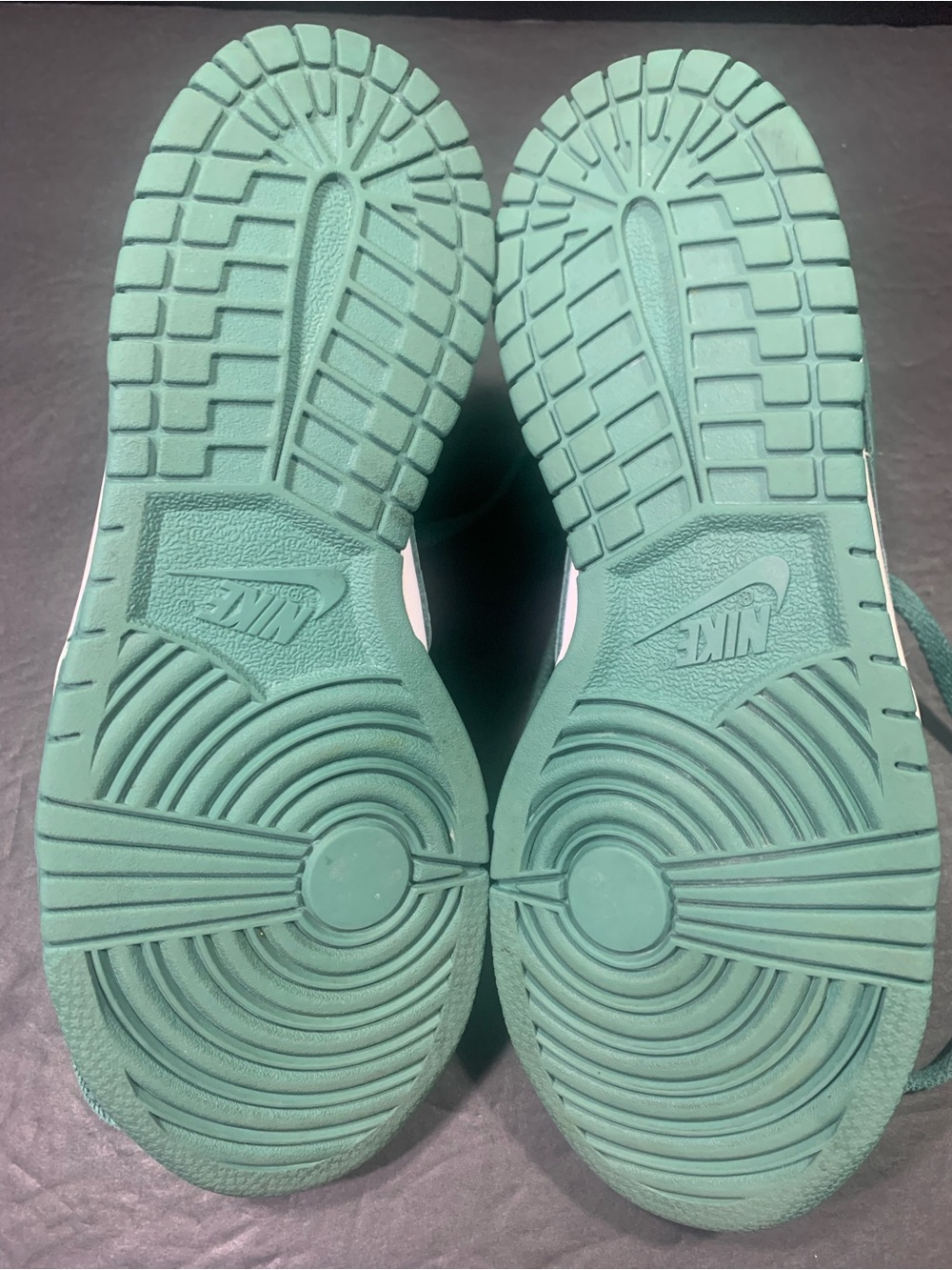 Nike Dunk Low Sneakers White Green Shoe Size - 6.5 Women’s or Youth 5Y - Picture 8 of 9